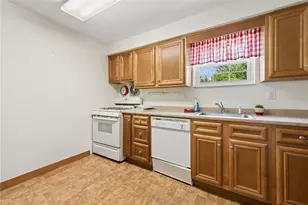 4879 Hialeah Dr, Pittsburgh, PA 15239 - Photo 11