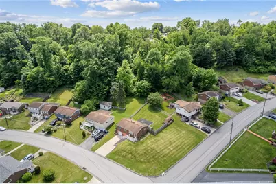 4879 Hialeah Dr, Pittsburgh, PA 15239 - Photo 29