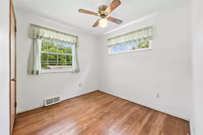 4879 Hialeah Dr, Pittsburgh, PA 15239 - Photo 19