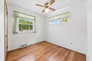 4879 Hialeah Dr, Pittsburgh, PA 15239 - Photo 19