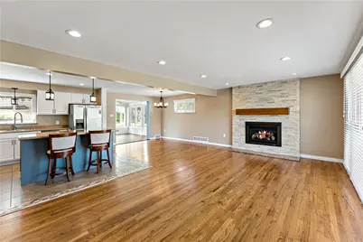 210 E Harbison Rd, Robinson Twp, PA 15205 - Photo 3