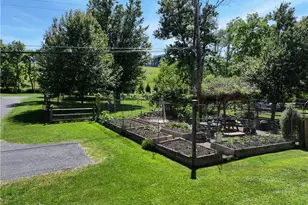 320 N Lakeside Dr, Canonsburg, PA 15317 - Photo 23