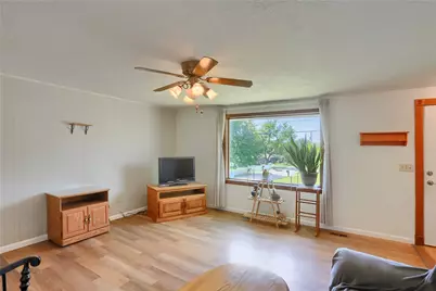 1401 Balsam Dr, Pittsburgh, PA 15101 - Photo 3