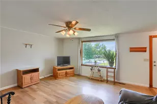 1401 Balsam Dr, Pittsburgh, PA 15101 - Photo 3