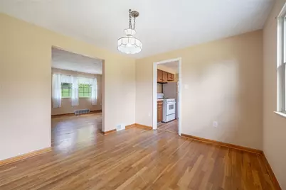 7113 Dumbarton Pl, Bethel Park, PA 15102 - Photo 9