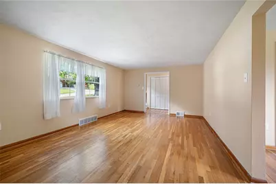 7113 Dumbarton Pl, Bethel Park, PA 15102 - Photo 7