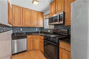 303 Kingston Dr, Wilkins Township, PA 15235 - Photo 7