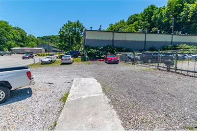 174 Sandy Creek Rd, Pittsburgh, PA 15147 - Photo 17