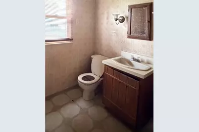 749 Pershing St, Ellwood City, PA 16117 - Photo 11