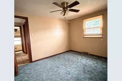 749 Pershing St, Ellwood City, PA 16117 - Photo 9