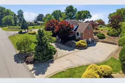 2358 Golfview Dr, Pittsburgh, PA 15241 - Photo 3