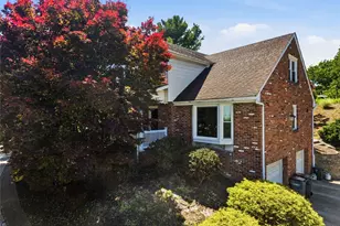 2358 Golfview Dr, Pittsburgh, PA 15241 - Photo 5