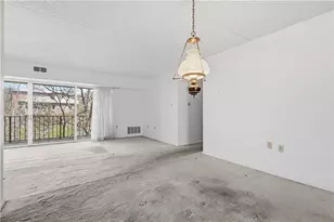 2160 Greentree Rd, Scott Township, PA 15220 - Photo 9