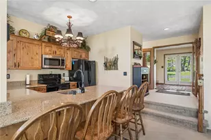 1735 Snowfield Dr, Hidden Valley, PA 15502 - Photo 9