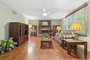 864 Eisenhower Dr, Pittsburgh, PA 15228 - Photo 9
