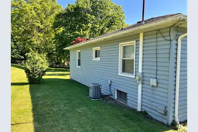 11 Evergreen Dr, Hempfield Township, PA 16125 - Photo 3