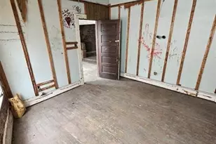 300 Longfellow St, Vandergrift, PA 15690 - Photo 25