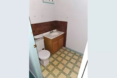 300 Longfellow St, Vandergrift, PA 15690 - Photo 13