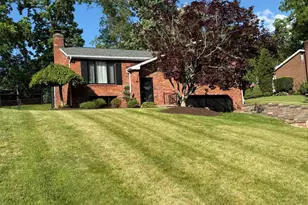 979 Westchester Rd, South Park, PA 15129 - Photo 1