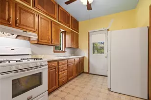 1239 Rebecca St, New Castle, PA 16101 - Photo 7