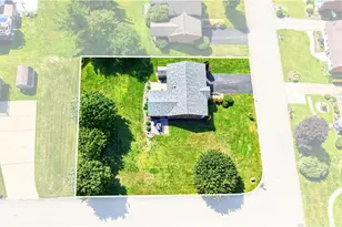 625 Stamford Dr, Hempfield Township, PA 15601 - Photo 3