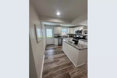 2062 Elmbrook Ln, Scott Township, PA 15243 - Photo 3