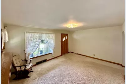 2 W Leasure Ave, New Castle, PA 16105 - Photo 9
