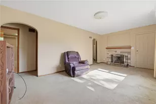 646 S 3rd St, Sharpsville, PA 16150 - Photo 3
