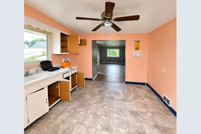 2011 Valley St, West Mifflin, PA 15122 - Photo 5