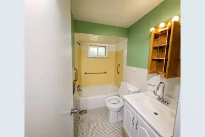 2011 Valley St, West Mifflin, PA 15122 - Photo 9