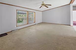 914 Chester Dr, Cranberry Township, PA 16066 - Photo 5