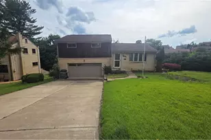 1094 Greenwood Dr, South Park, PA 15236 - Photo 3