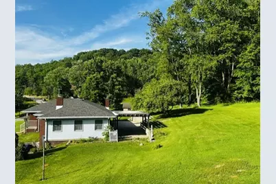 2434 Racetrack Rd, Youngwood, PA 15672 - Photo 11