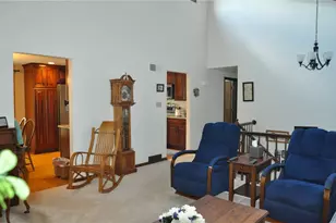 4048 Briarwood Dr, Hempfield Township, PA 15601 - Photo 5
