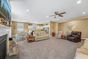 549 Landing Ct, Washington Township, PA 15613 - Photo 7