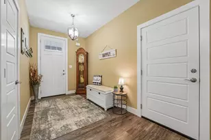 549 Landing Ct, Washington Township, PA 15613 - Photo 5