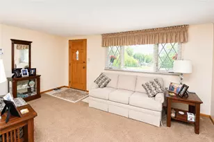 5128 Caste Dr, Pittsburgh, PA 15236 - Photo 5
