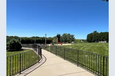2554 B Pheasant Run Dr, Pittsburgh, PA 15090 - Photo 33