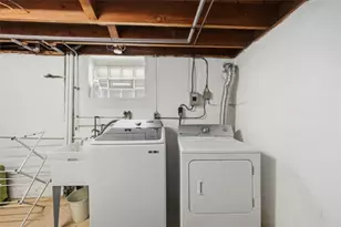 1555 Orchardview Dr, Scott Township, PA 15220 - Photo 27