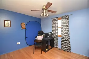 1019 Copsewood Dr, Bethel Park, PA 15102 - Photo 9