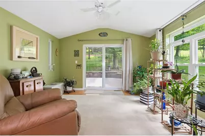 225 Woodcroft Rd, Economy, PA 15005 - Photo 9