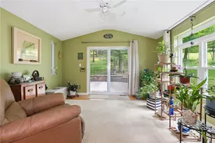 225 Woodcroft Rd, Economy, PA 15005 - Photo 9
