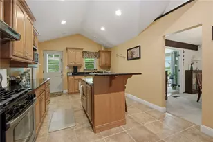 225 Woodcroft Rd, Economy, PA 15005 - Photo 7