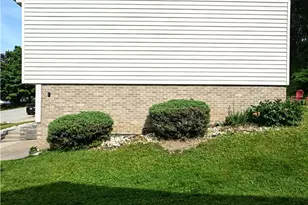 1264 Armstrong Dr, South Park, PA 15129 - Photo 37