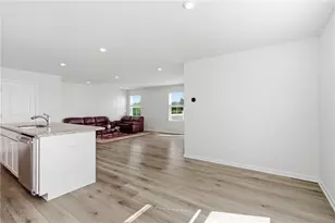 309 Arden Dr, Lancaster Township, PA 16037 - Photo 9