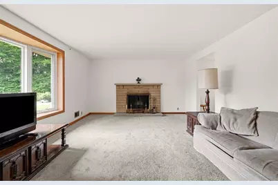 16 Robin Rd, Robinson Twp, PA 15136 - Photo 5