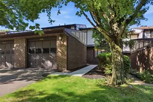 2828 Bingham Dr, Pittsburgh, PA 15241 - Photo 3