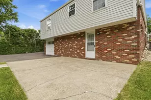 5255 Elmwood Dr, Pittsburgh, PA 15227 - Photo 39