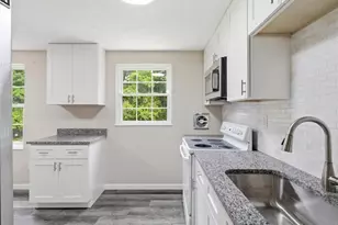 5255 Elmwood Dr, Pittsburgh, PA 15227 - Photo 9