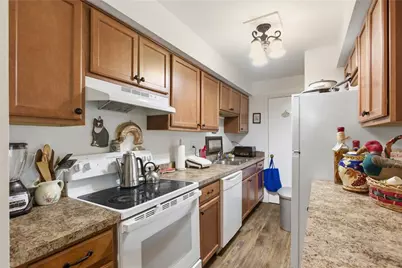 920 Margarite Dr #J, Scott Township, PA 15216 - Photo 3